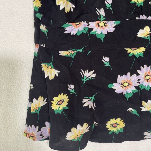 LOFT Black Peplum Style Floral Short Sleeve Blouse with Back Zipper - Size 0 - Picture 4 of 5